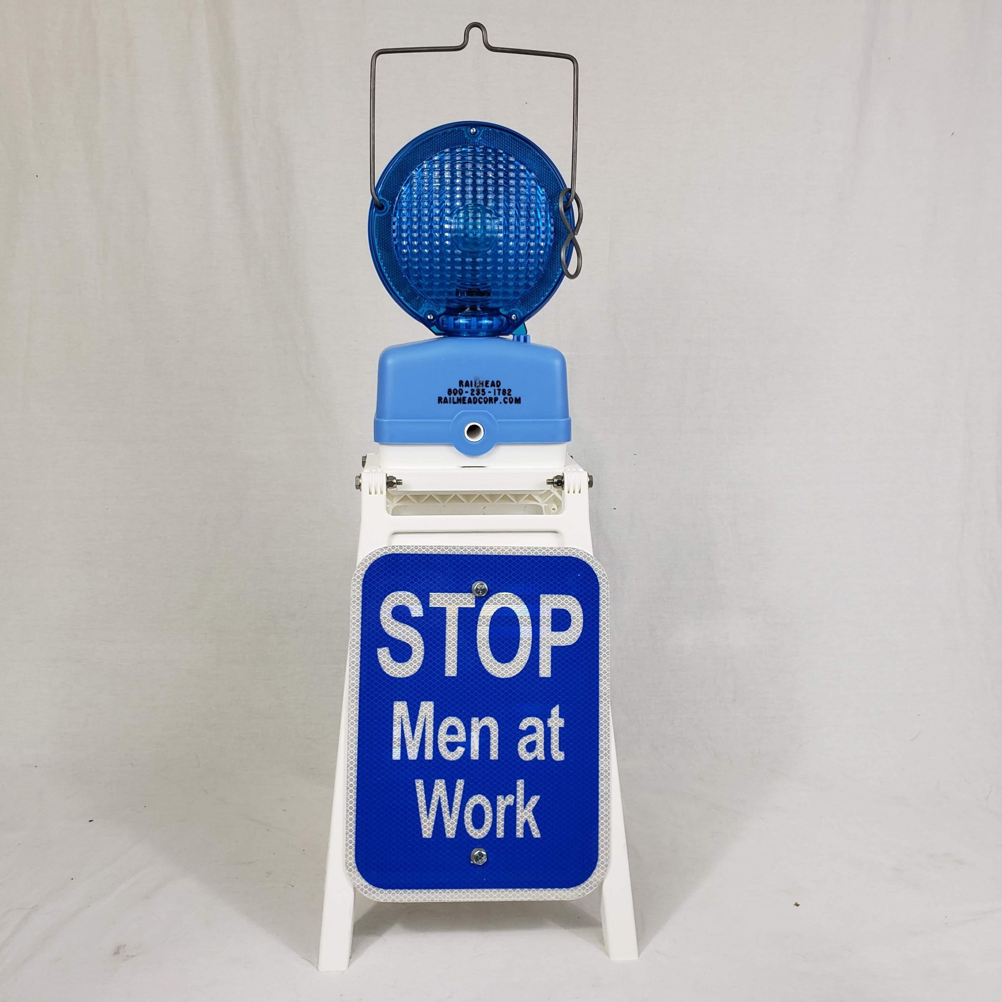 Railroad Tools and Solutions, Inc. PORTABLE FLAG STAND AND LIGHT